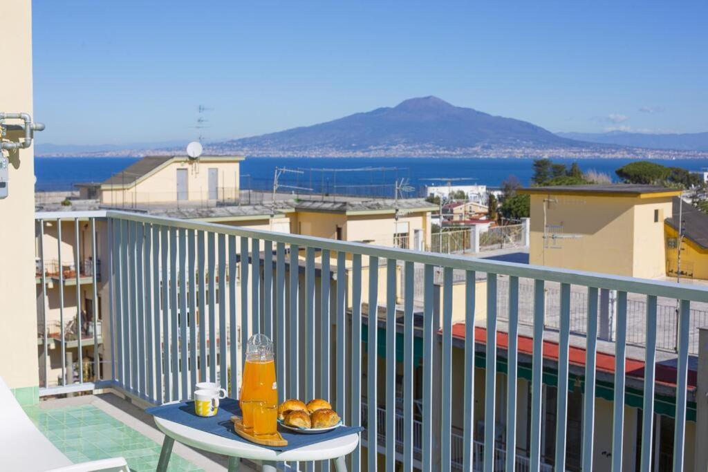 Апартаменти Super Attico Vista Mare Con Piscina Сорренто Екстер'єр фото