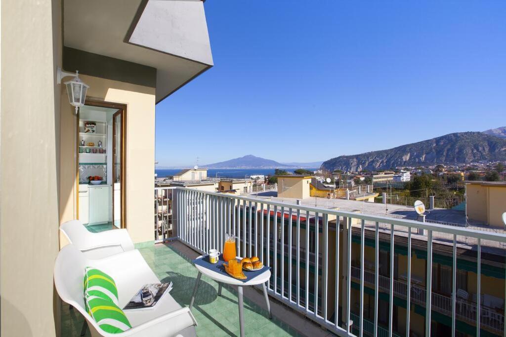 Апартаменти Super Attico Vista Mare Con Piscina Сорренто Екстер'єр фото