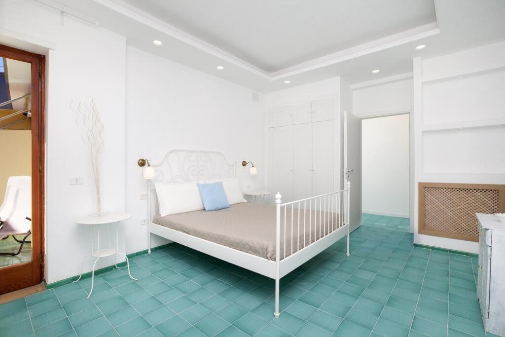 Апартаменти Super Attico Vista Mare Con Piscina Сорренто Екстер'єр фото
