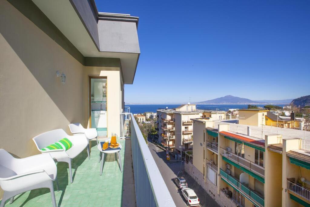 Апартаменти Super Attico Vista Mare Con Piscina Сорренто Екстер'єр фото
