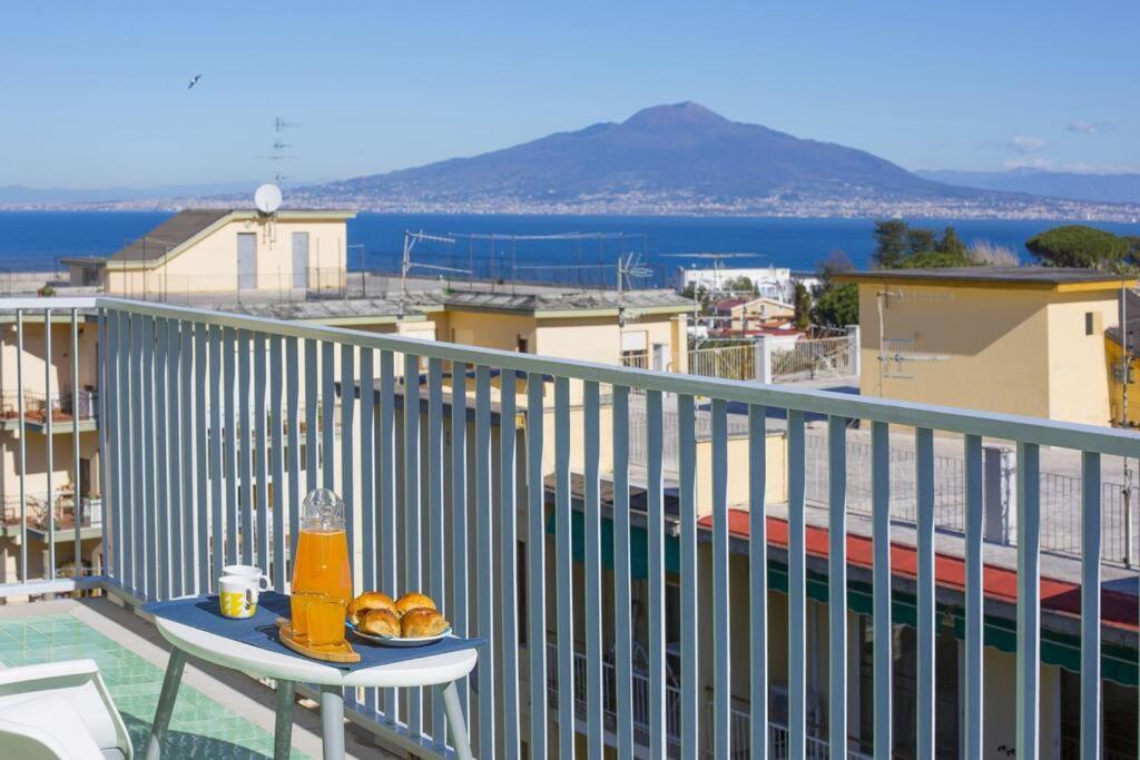 Апартаменти Super Attico Vista Mare Con Piscina Сорренто Екстер'єр фото